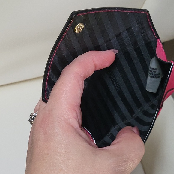 Victoria's Secret Pink Pineapple Gold Chain Envelope Wallet - Picture 8 of 10